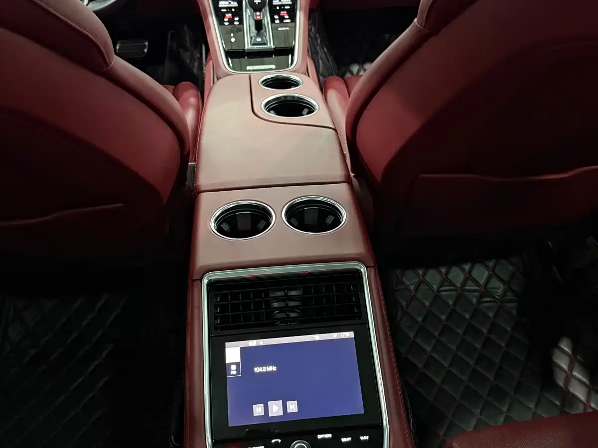 Photo 11 - Porsche Panamera New Energy