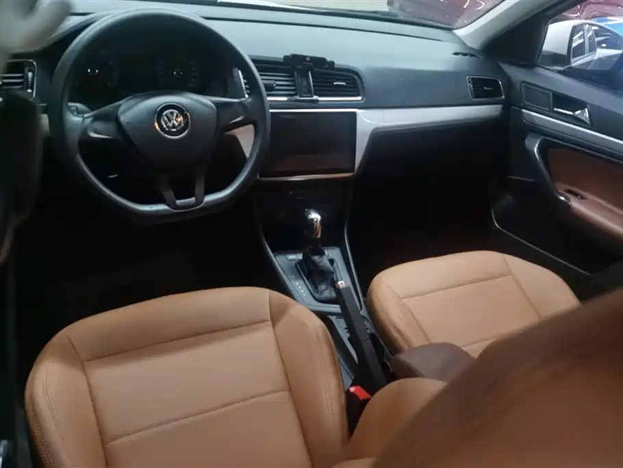 Volkswagen Lavida Tour 2017 1.6L Automatic Trend Edition фото 12