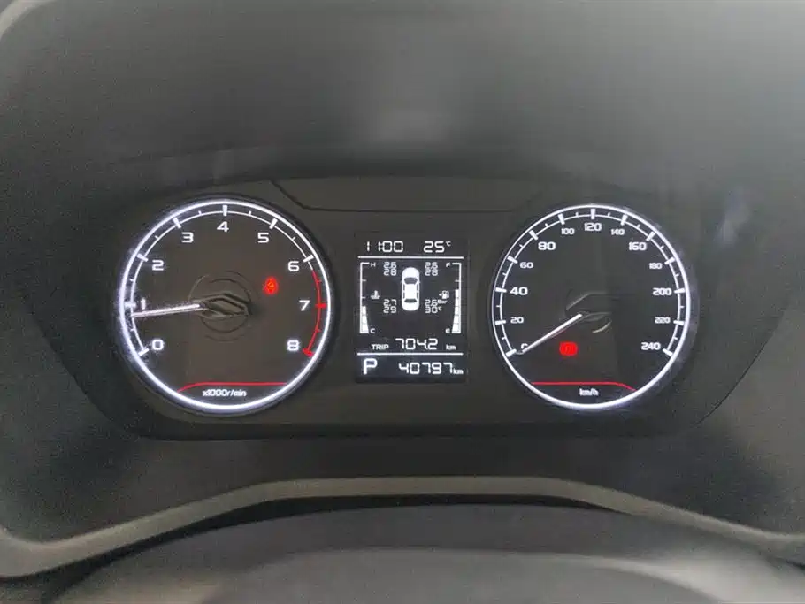 Фото 14 - Geely Emgrand