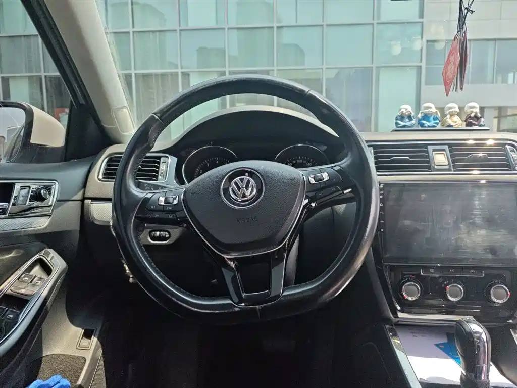 Volkswagen Sagitar 2017 230TSI Automatic Comfort фото 3