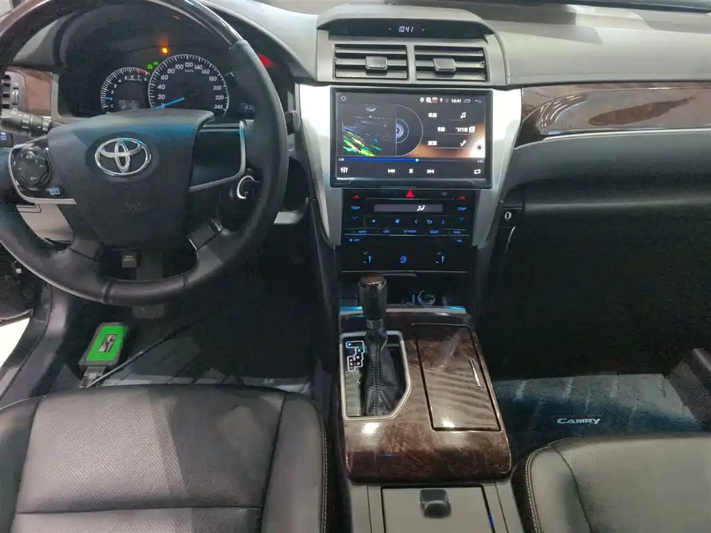 Toyota Camry 2016 2.0G 10th Anniversary Leading Edition фото 9