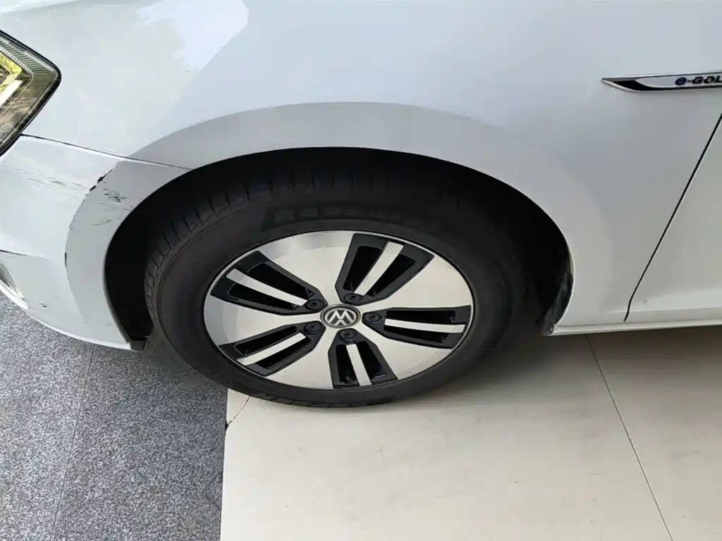 Volkswagen Golf Electric 2020 Chi фото 23