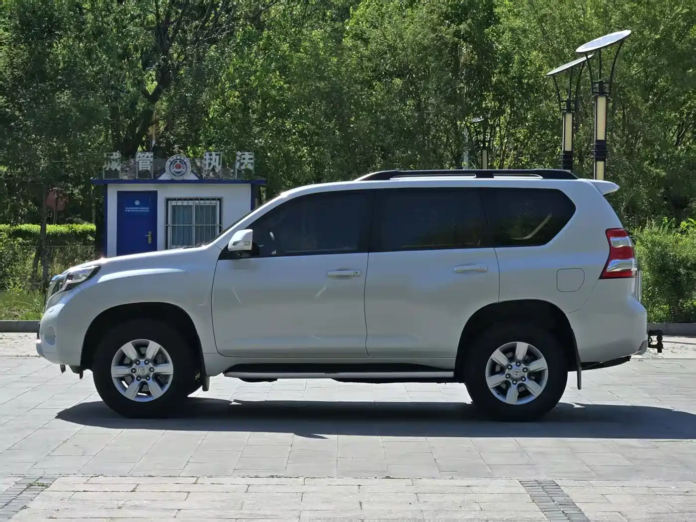 Toyota Prado 2016 2.7L Auto Luxury Edition фото 3