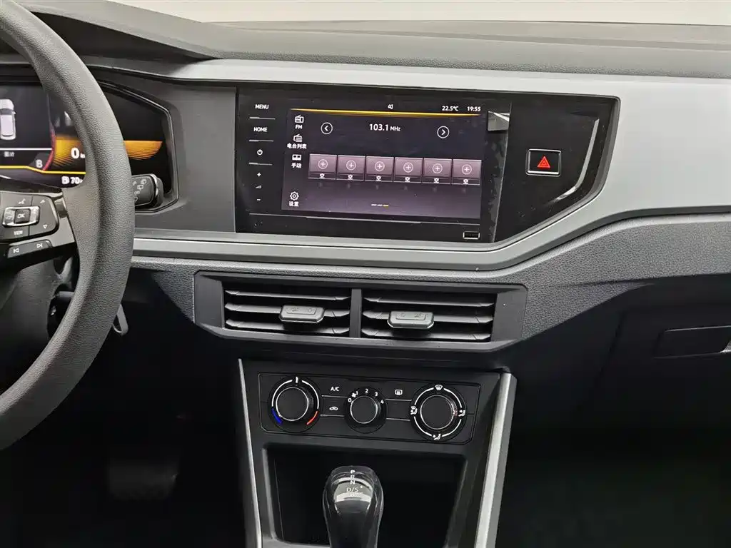 Volkswagen Polo 2023 Facelift Plus 1.5L Auto Joyful Living Edition фото 12