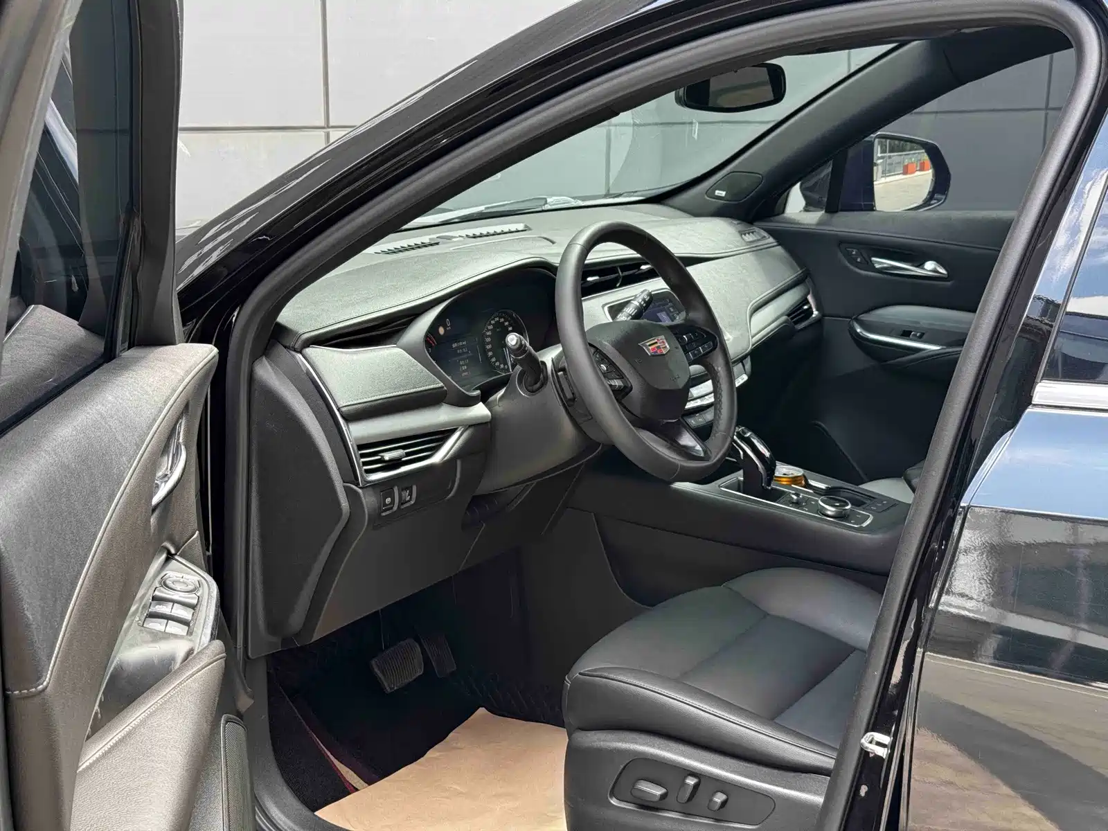 Фото 4 - Cadillac XT4