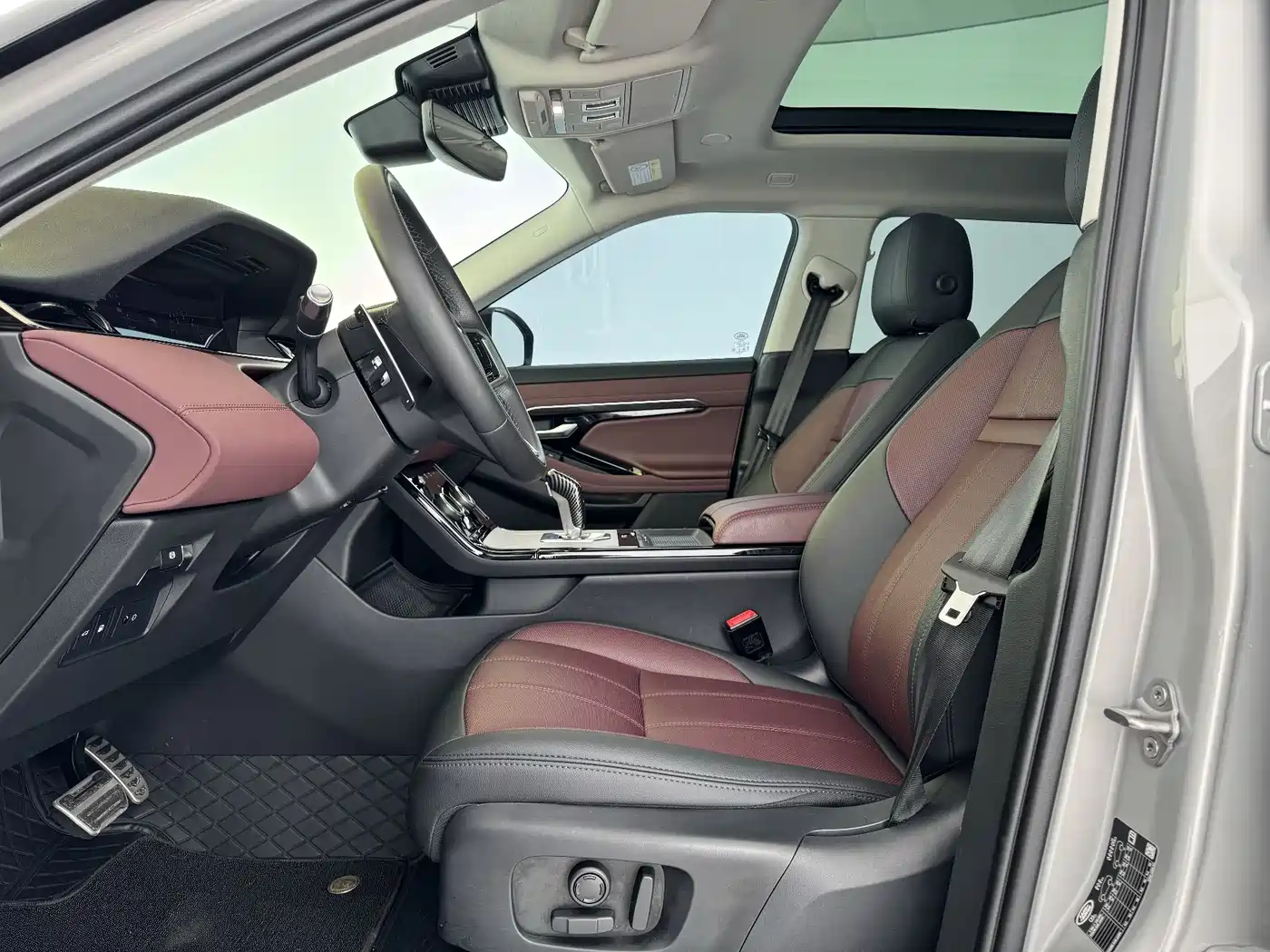 Land Rover Range Rover Evoque New Energy 2022 Range Rover Evoque L P300e Plug-in Hybrid фото 5
