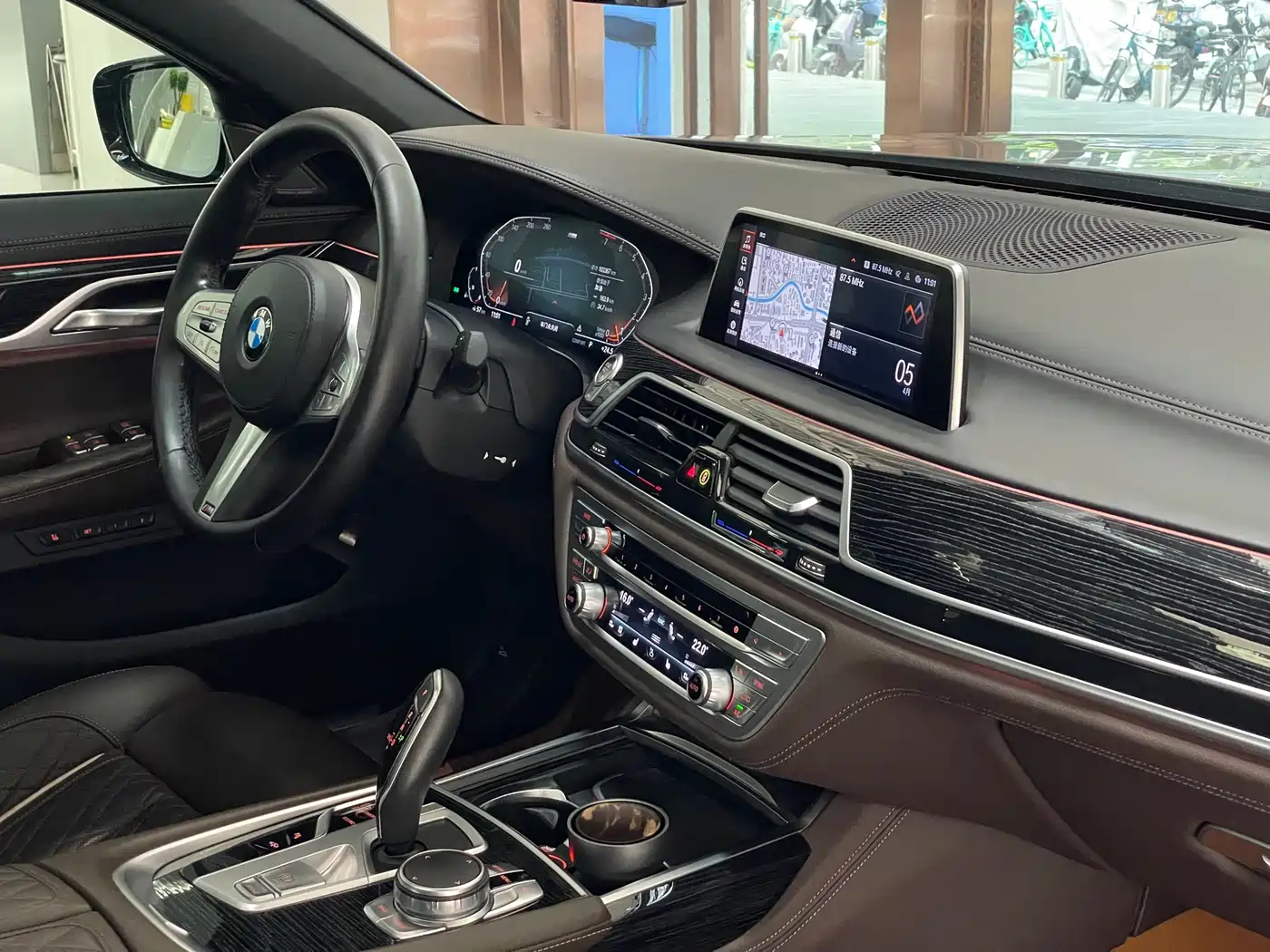 BMW 7 Series 2021 Model 740Li Leading M Sport Package фото 18