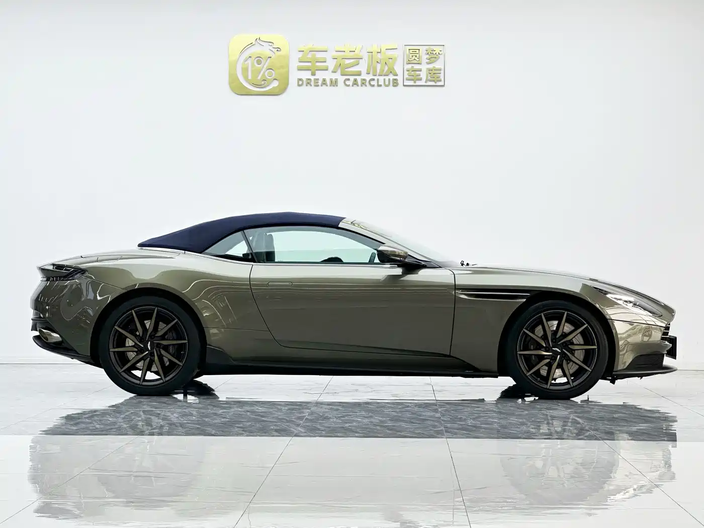 Aston Martin DB11 2023 4.0T V8 Volante фото 8