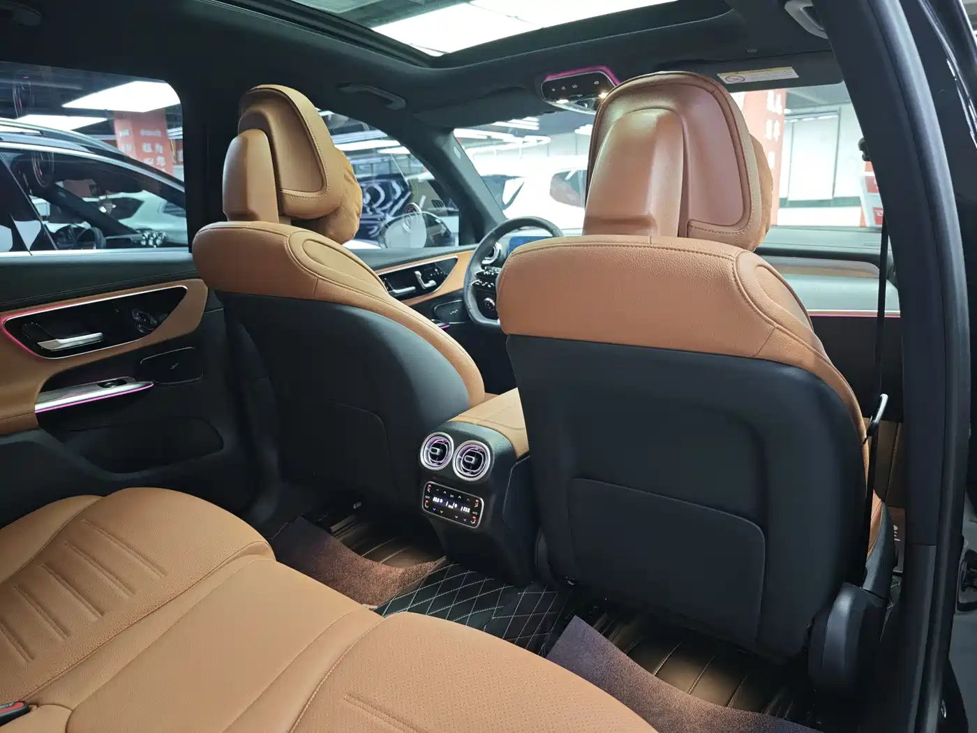 Mercedes-Benz GLC 2024 GLC 260 L 4MATIC Luxury 5-seater фото 11