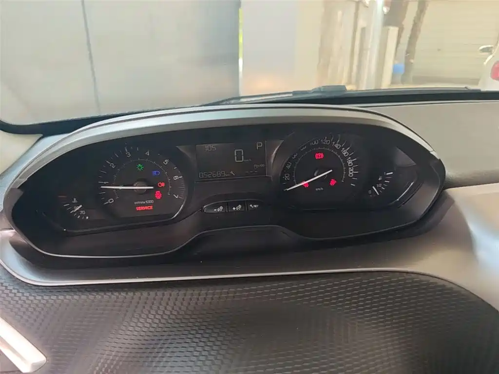 Peugeot 2008 2014 1.6L Automatic Trend Edition фото 12