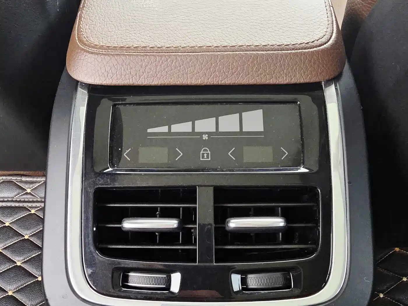Volvo XC90 2018 T6 Momentum 7-Seater фото 12