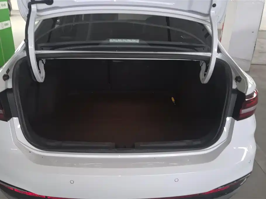 Volkswagen Lavida 2024 Model 300TSI DSG Starlight Leading Edition фото 4