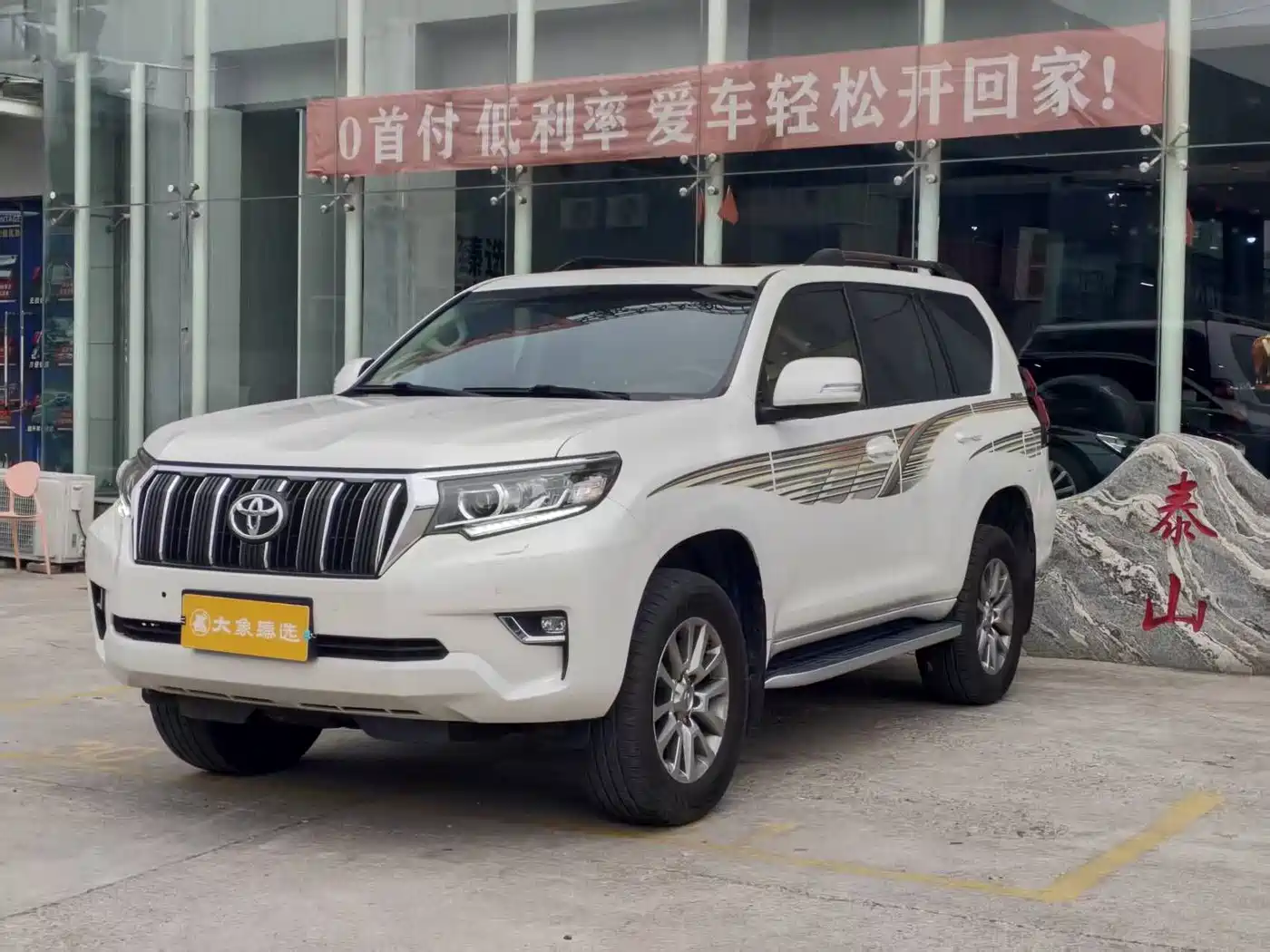 Toyota Prado 2018 3.5L Automatic TX-L NAVI Rear-mounted Spare Tire