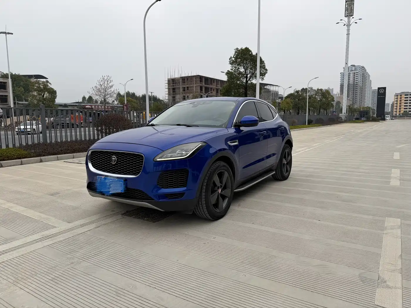 Фото 3 - Jaguar E-PACE
