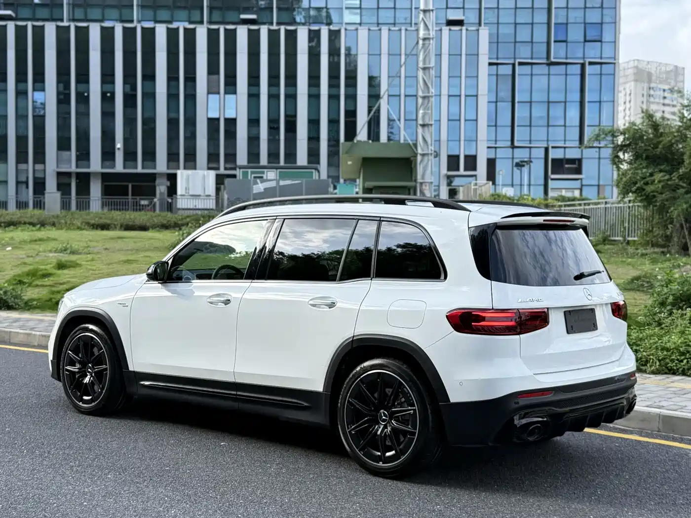Mercedes-Benz GLB AMG 2024 AMG GLB 35 4MATIC фото 13