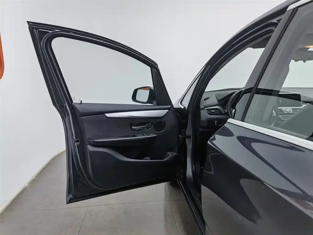 BMW 2 Series Gran Tourer 2018 220i Luxury Line фото 8