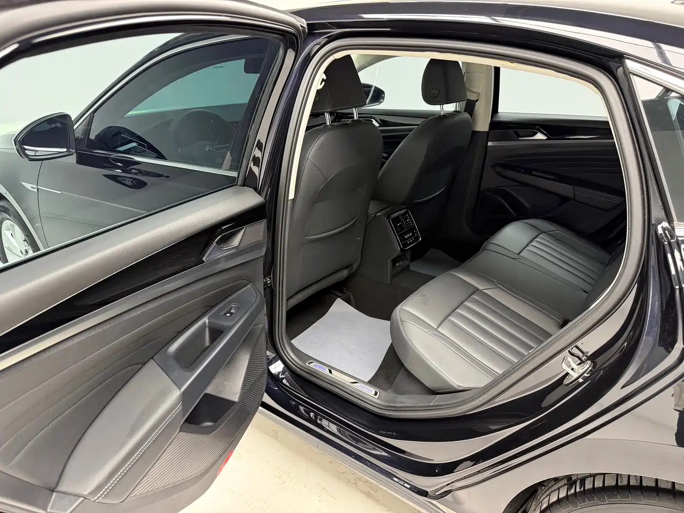 VOLKSWAGEN PASSAT NEW ENERGY
