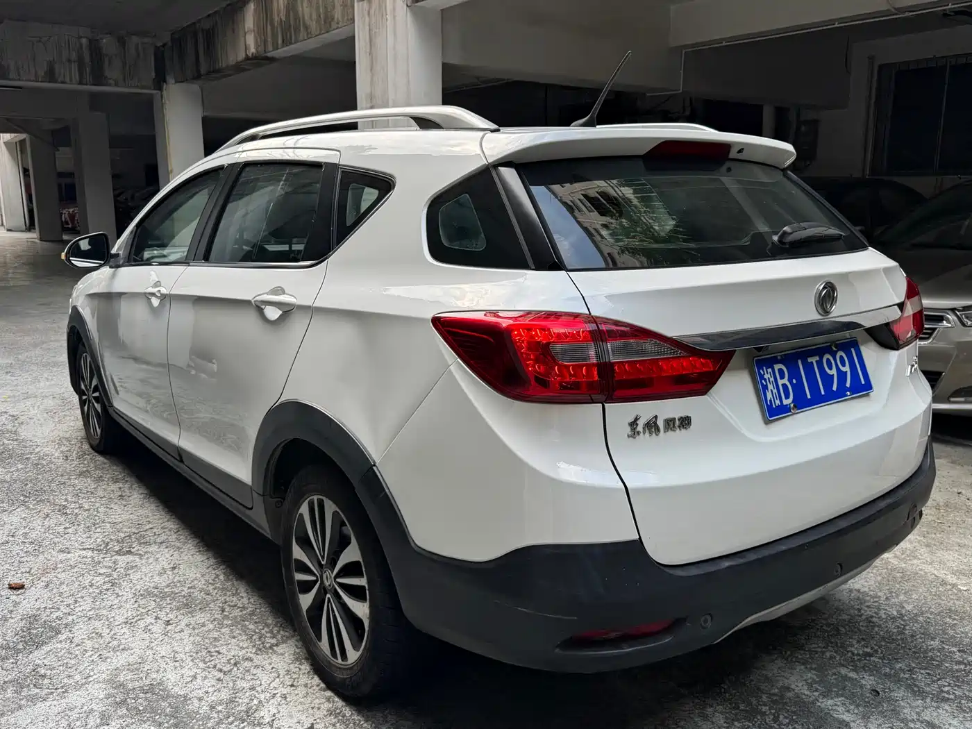 Dongfeng Aeolus Dongfeng Fengshen AX3 2016 2016 1.5L Automatic Premium Cool Edition