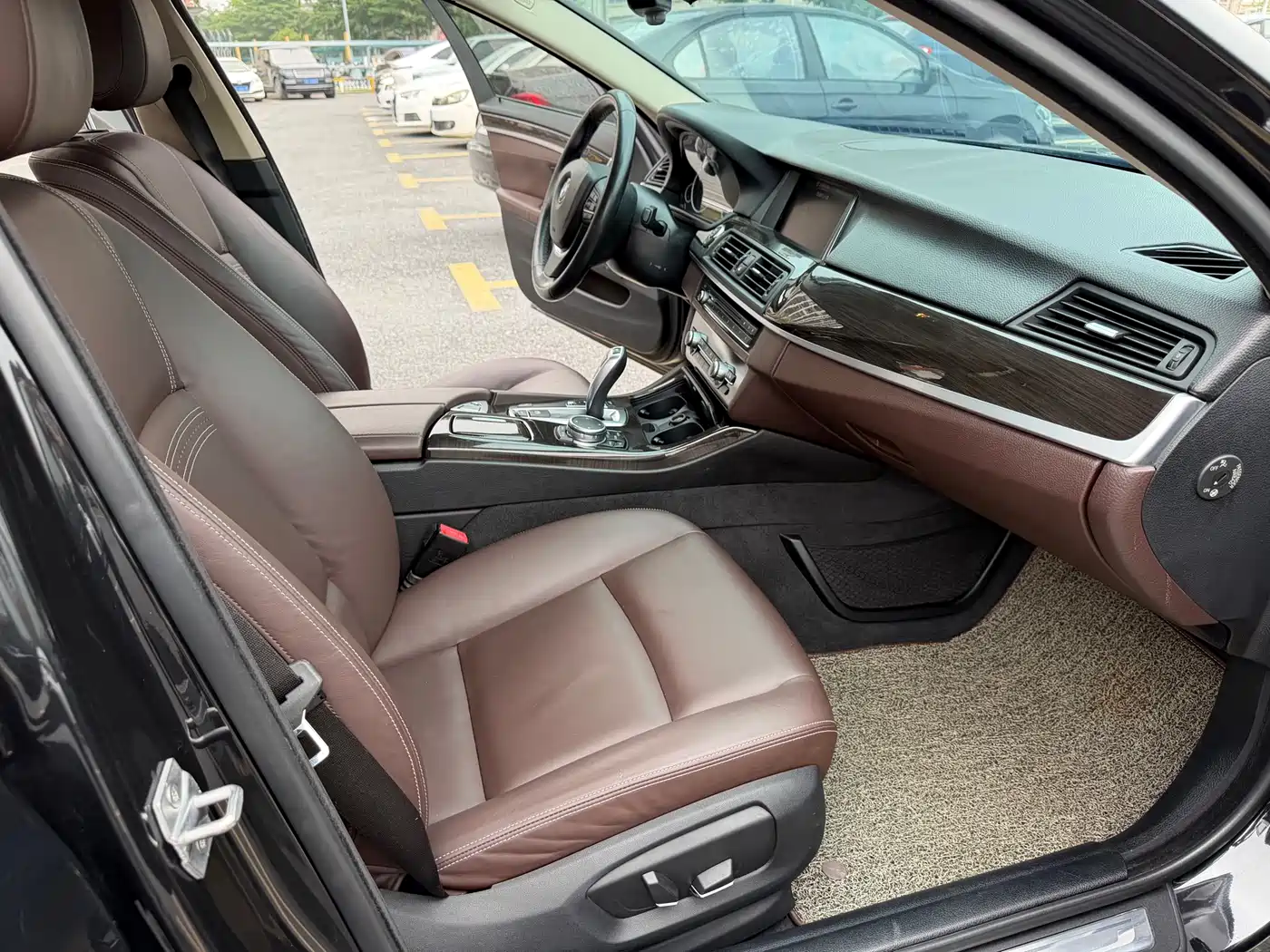 BMW 5 Series 2017 525Li Luxury Design Package фото 9