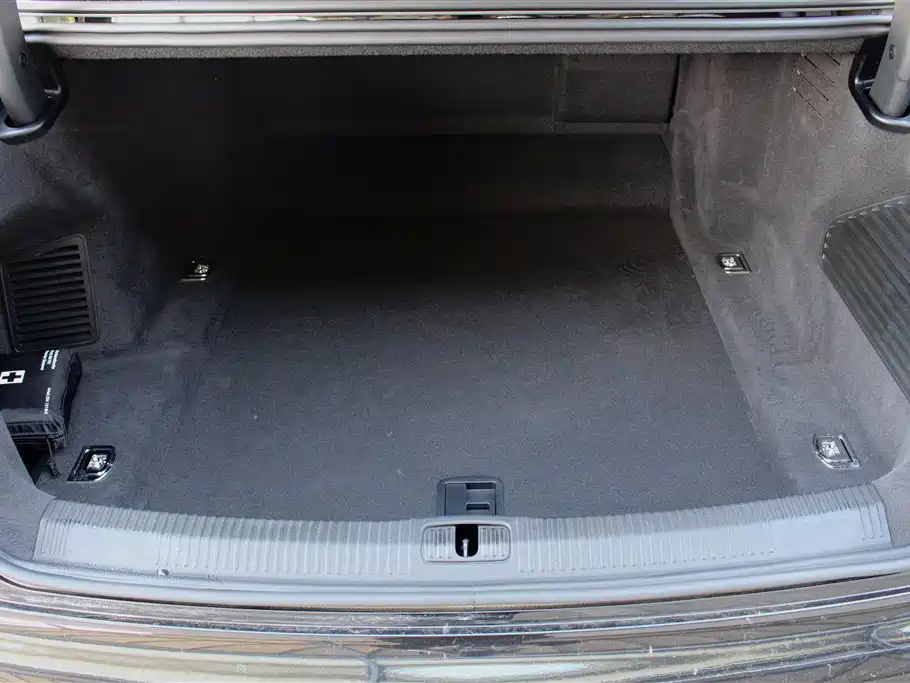 Audi A8 2024 Model A8L 50 TFSI quattro Premium Selection фото 17