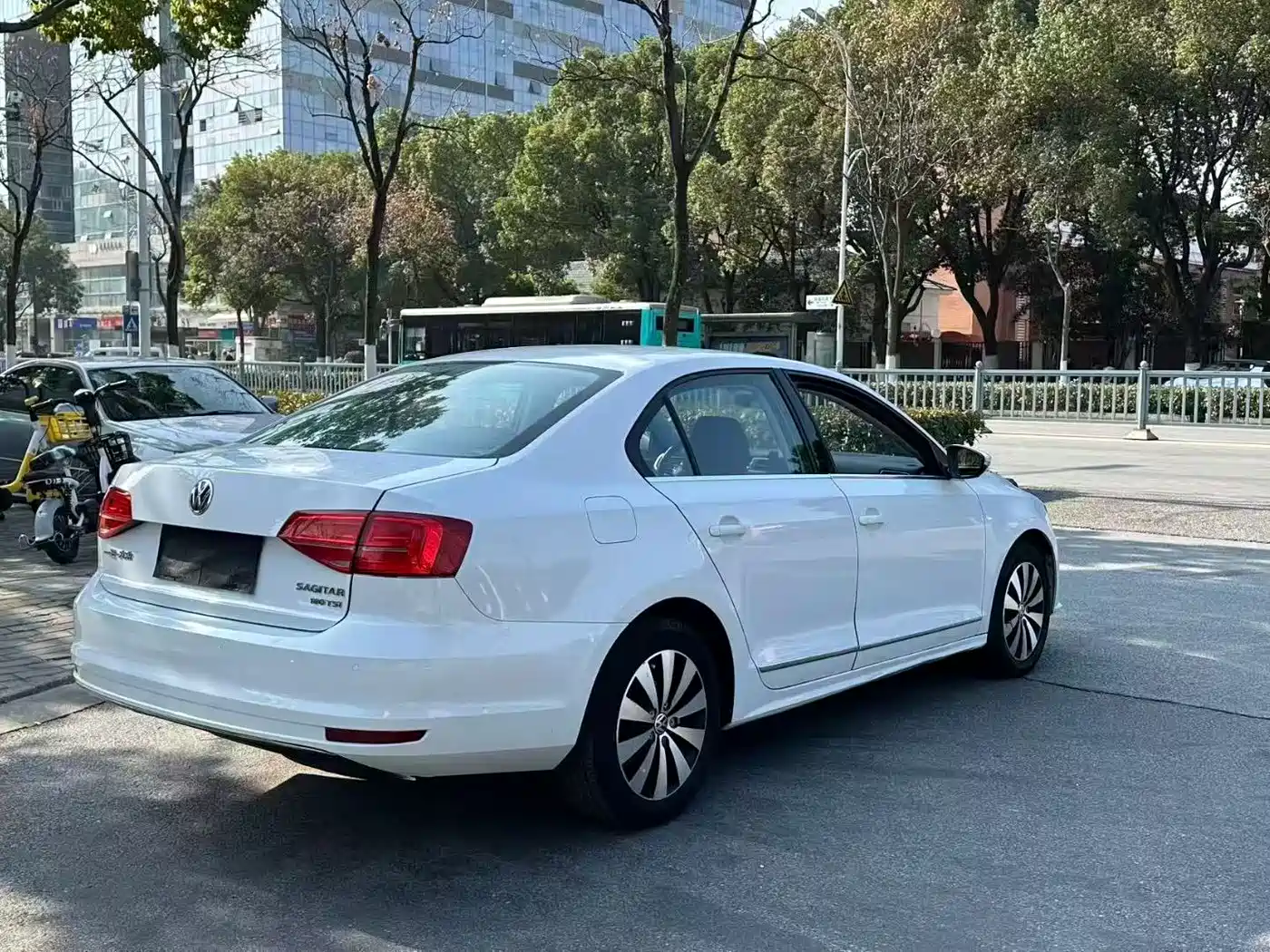Volkswagen Sagitar 2014 1.4TSI Automatic Luxury фото 5
