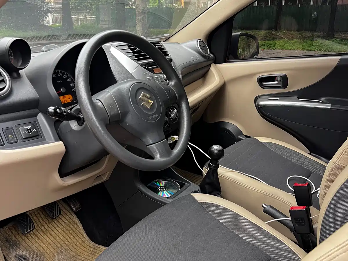 Фото 7 - Suzuki Alto