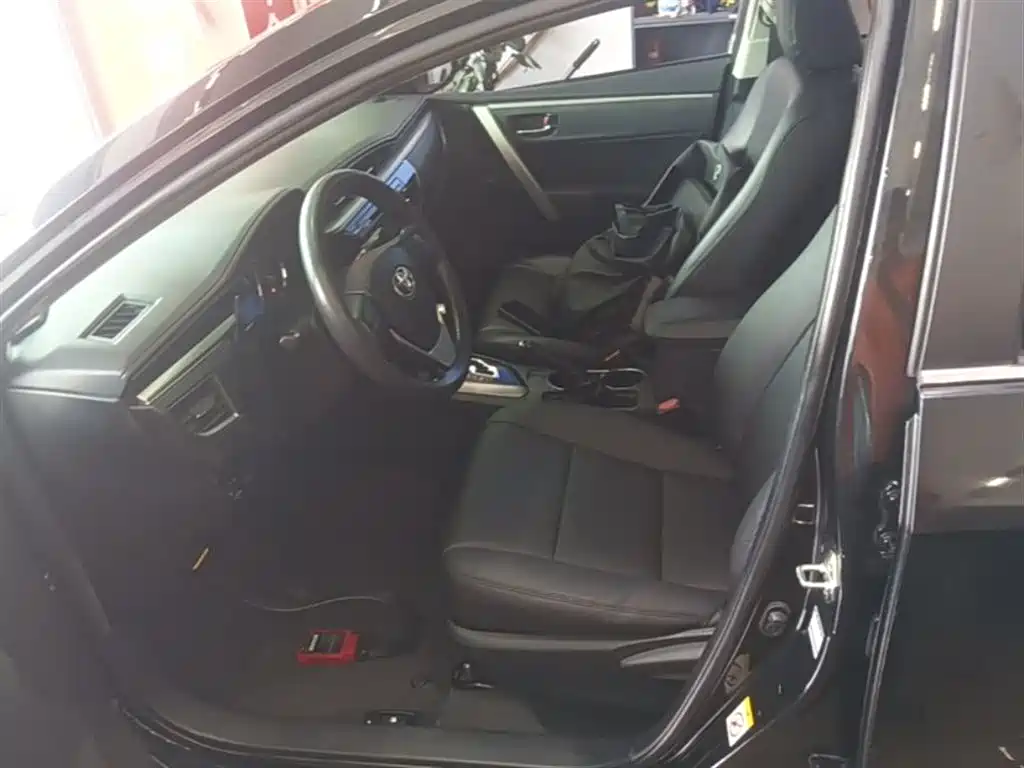 Toyota Corolla 2014 1.6L CVT GL фото 15