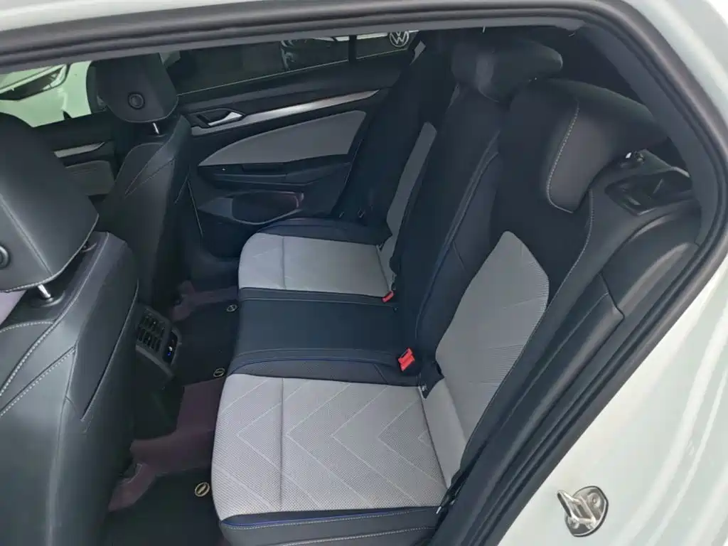 Volkswagen Golf 2026 2025 Second Facelift 300TSI R-Line