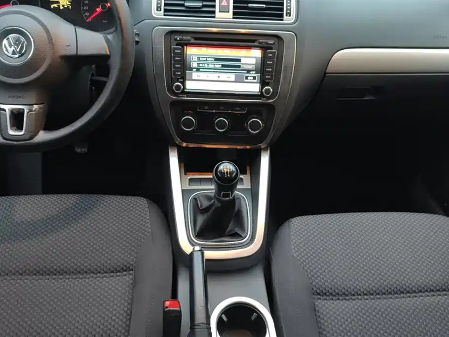 Volkswagen Sagitar 2014 Facelift 1.6L Manual Leading Version фото 16