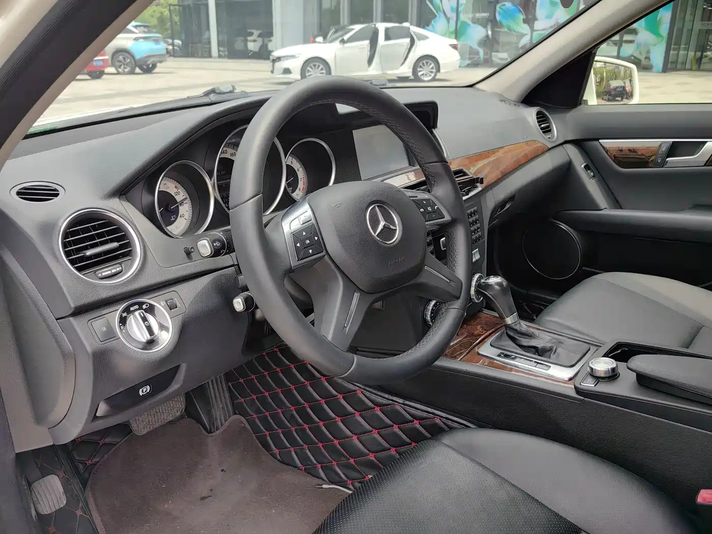 Mercedes-Benz C-Class 2013 C 260 CGI Elegance фото 8