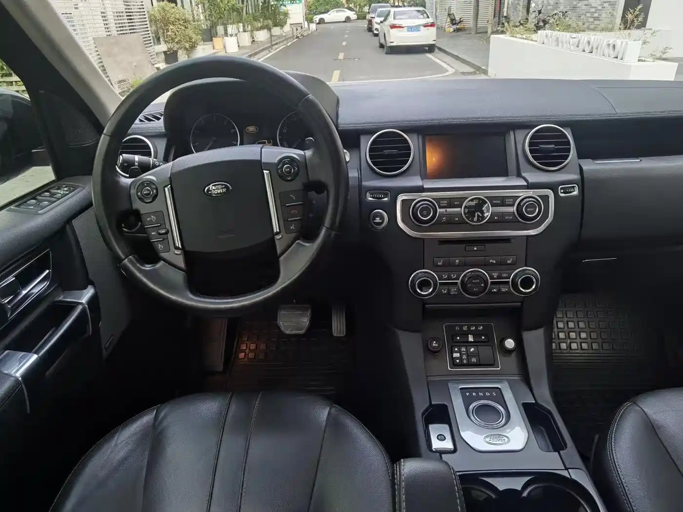 Land Rover Discovery 2016 3.0 SC V6 HSE фото 6