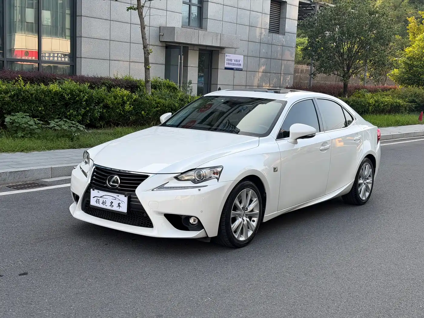 Photo 1 - Lexus IS