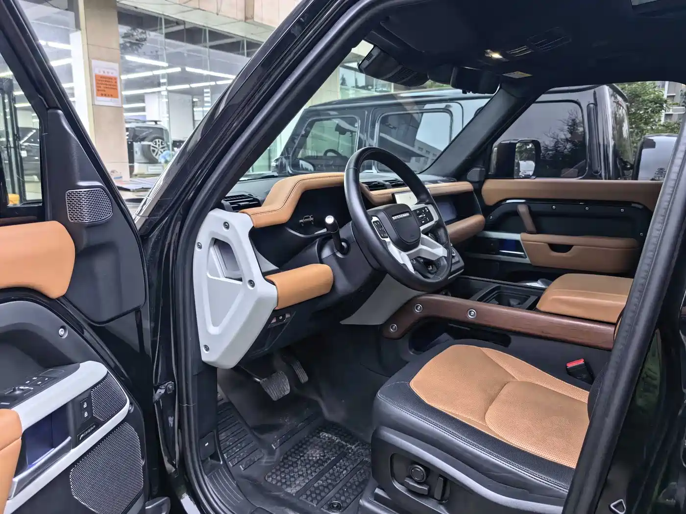 Land Rover Defender 2024 110 3.0T P400 X-DYNAMIC HSE фото 5