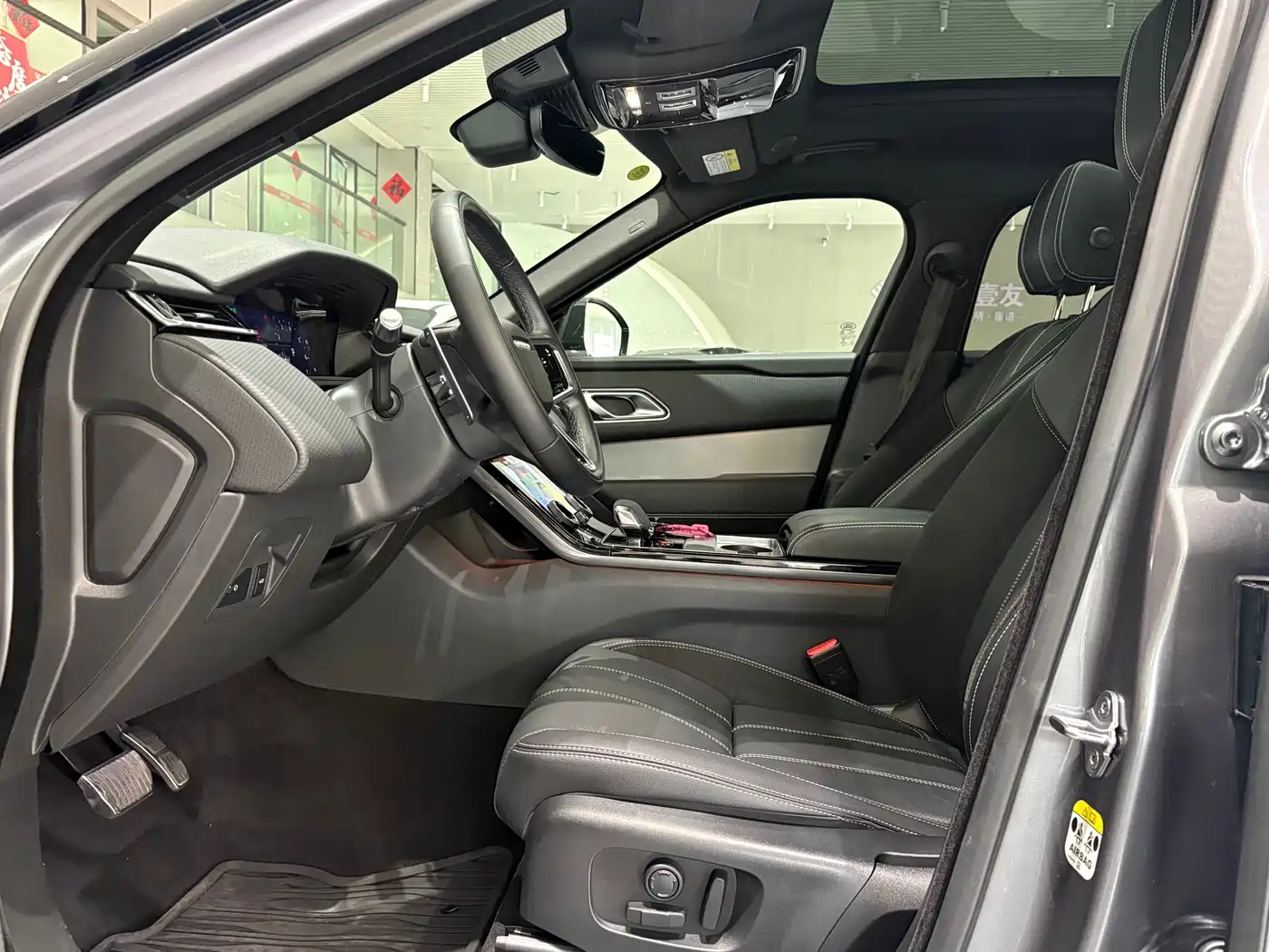 Land Rover Range Rover Velar 2021 P250 Gloss Black Collector's Edition фото 4