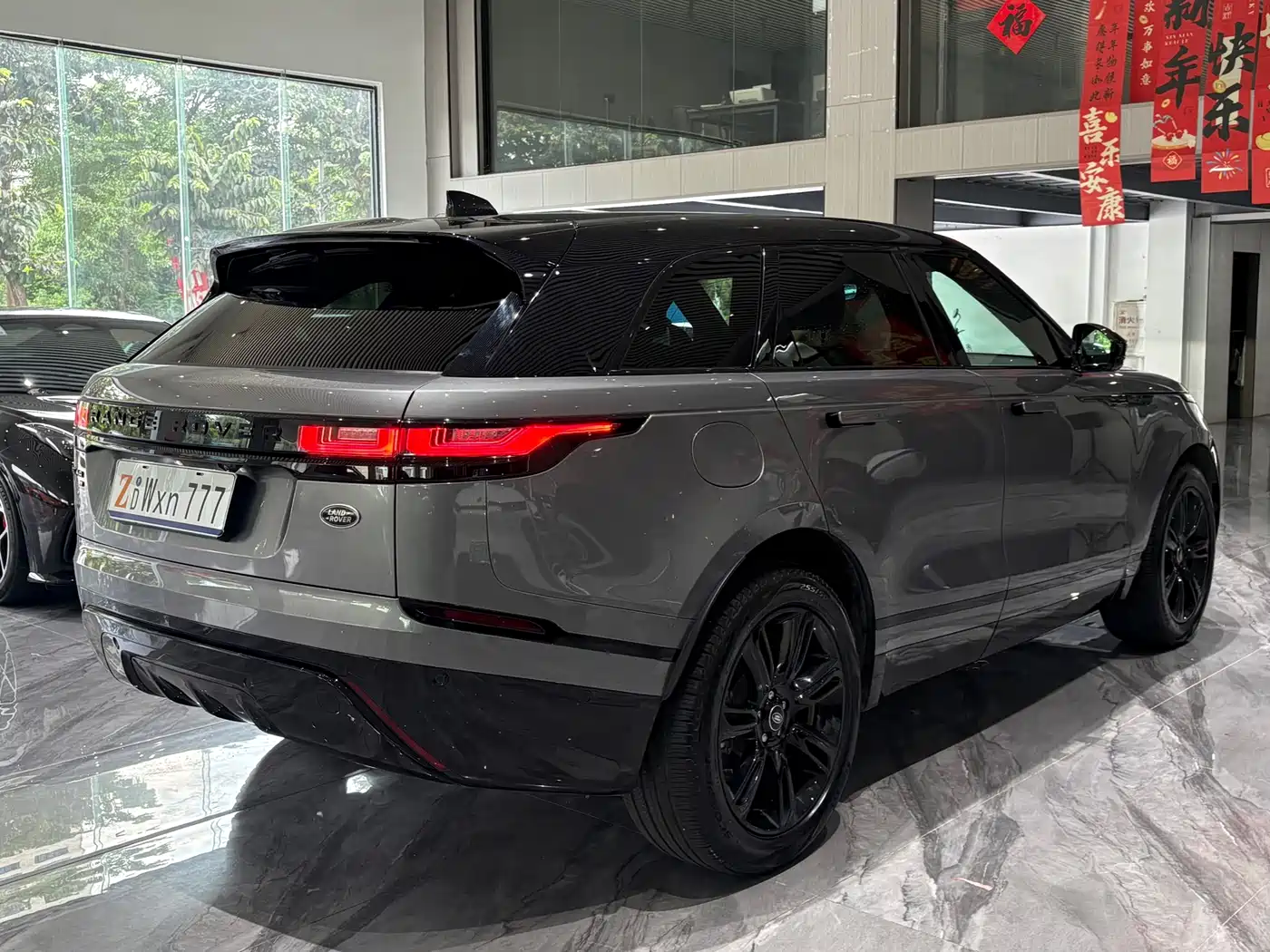 Land Rover Range Rover Velar 2021 P250 Gloss Black Collector's Edition фото 29