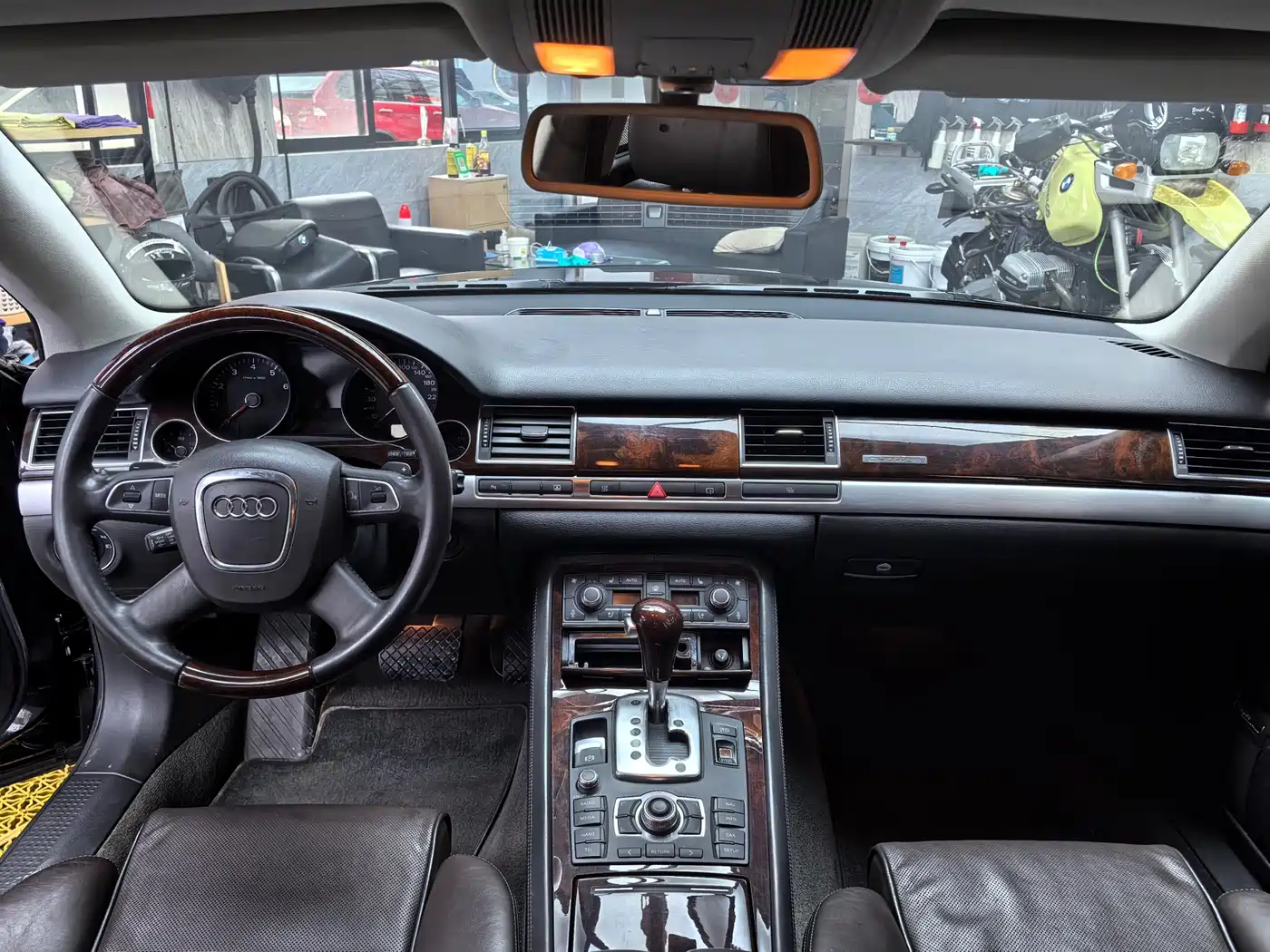 Audi A8 2009 Audi A8L 4.2 FSI quattro Premium фото 14