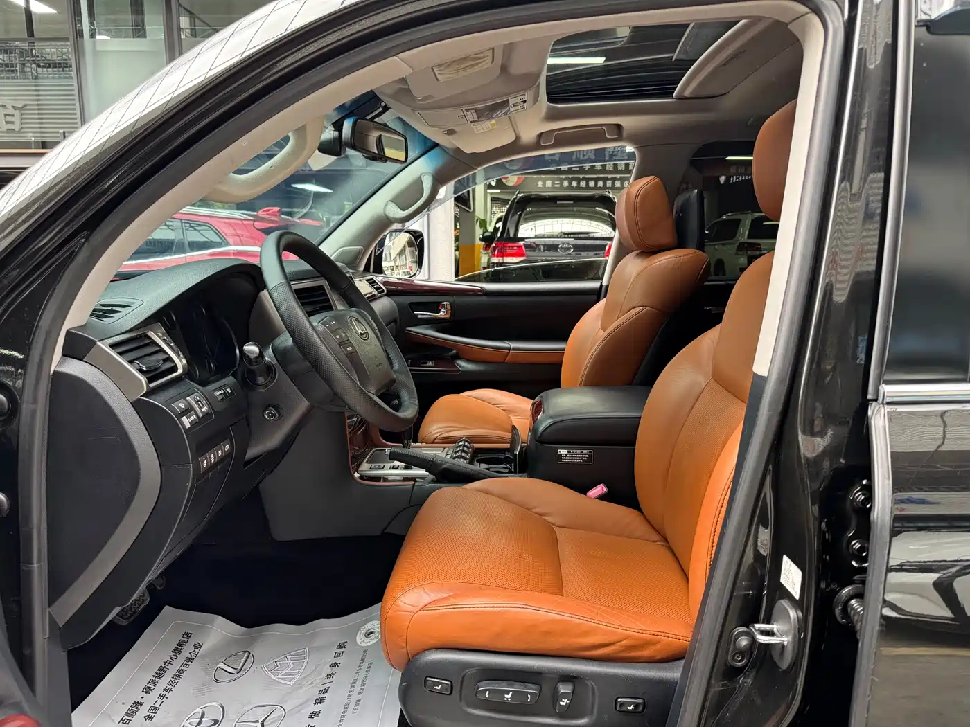 Lexus LX 2013 570 фото 4