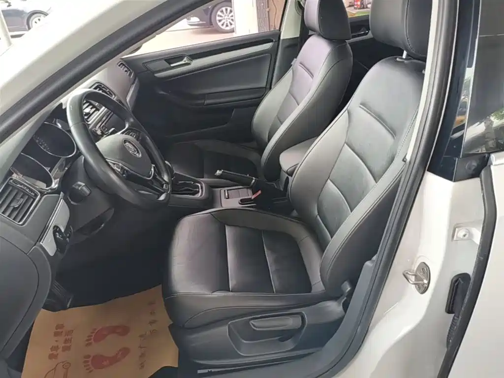 Volkswagen Sagitar 2017 180TSI Automatic Leading фото 15