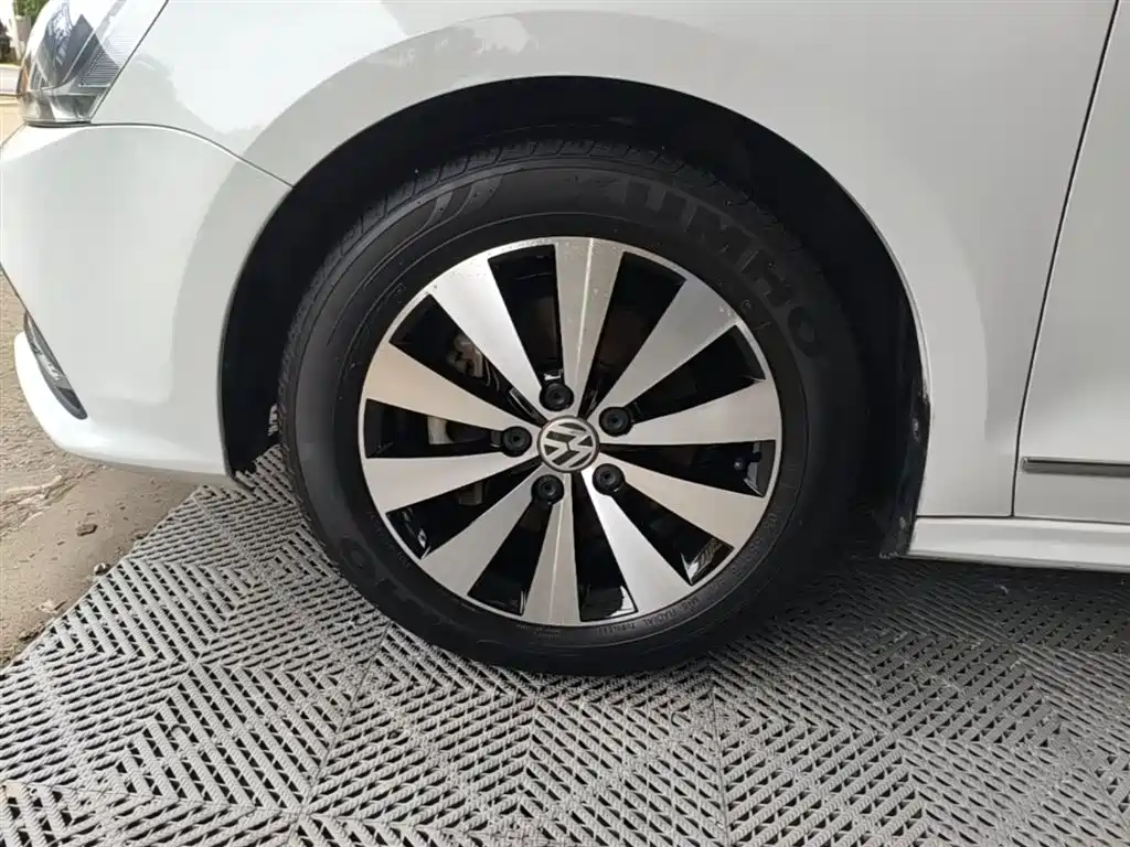 Volkswagen Sagitar 2017 180TSI Automatic Leading фото 23