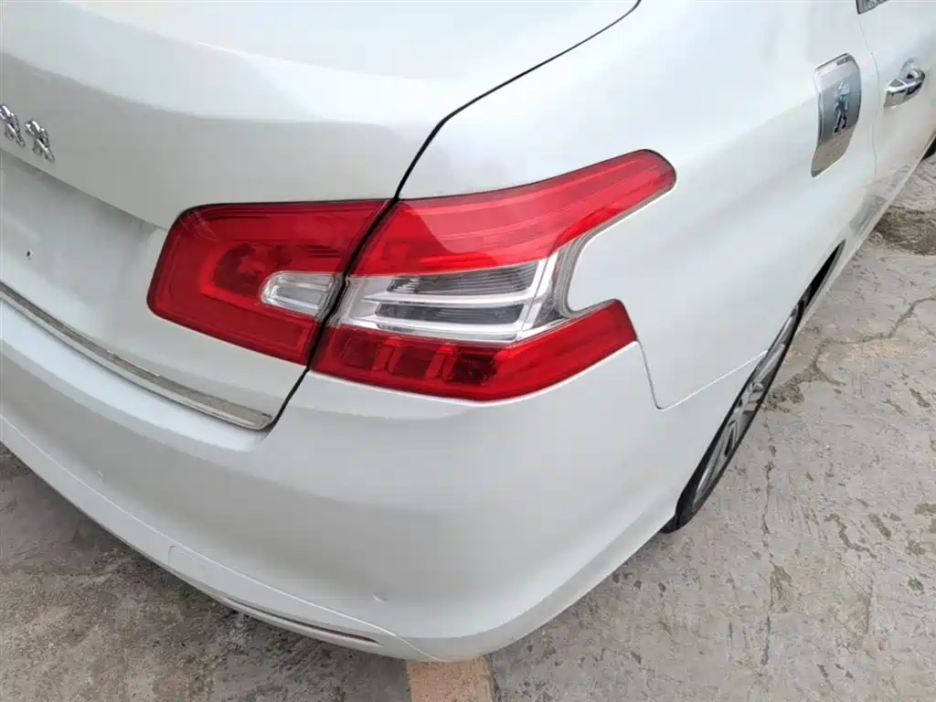 Peugeot 408 2015 Model 1.2T Automatic Luxury Edition фото 8