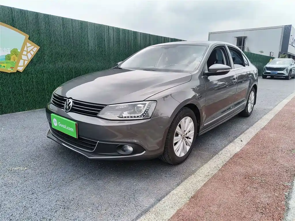 Volkswagen Sagitar 2014 Facelift 1.6L Automatic Comfort фото 2