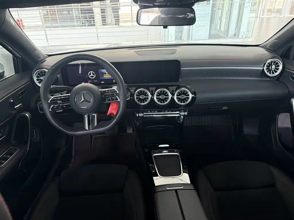 Mercedes-Benz A-Class 2025 A 200 L Fashion Edition фото 13