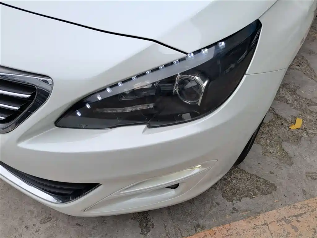 Peugeot 408 2015 Model 1.2T Automatic Luxury Edition фото 24