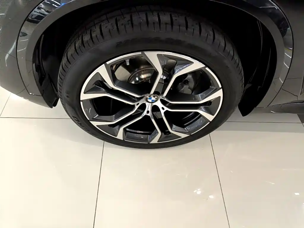 BMW X5 2023 xDrive 30Li Premium M Sport Black Night Package фото 25