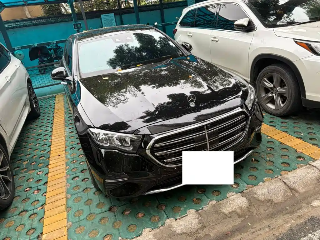Фото 3 - Mercedes-Benz E-Class