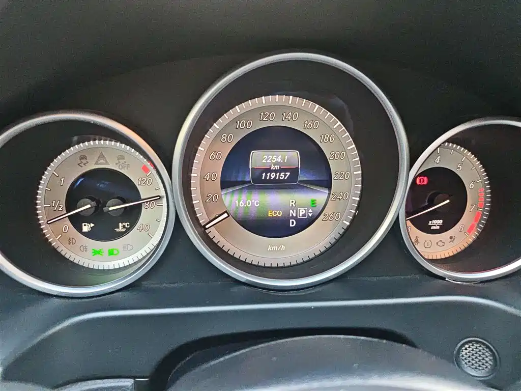 Mercedes-Benz E-Class 2015 E 320 L Sport фото 4