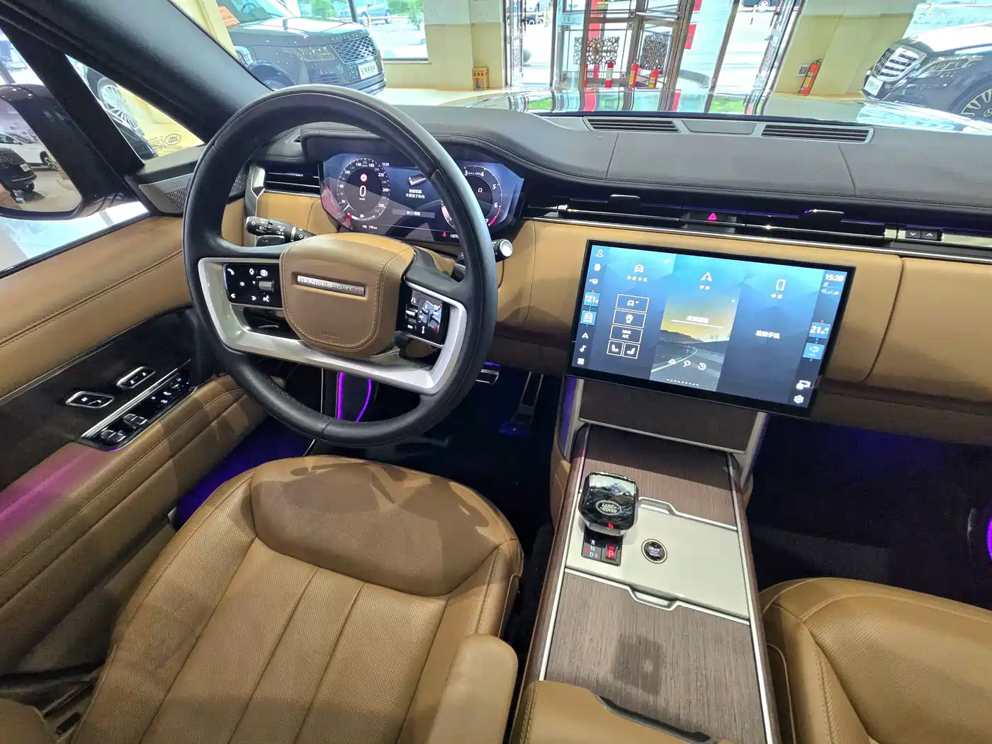 Land Rover Range Rover 2024 3.0 L6 360PS Golden Age Edition фото 19
