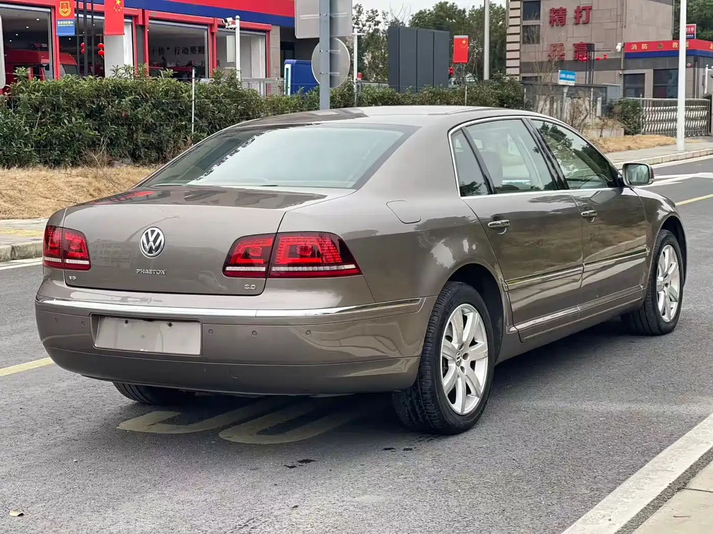 Volkswagen Phaeton 2015 Model 3.0L Smart Enjoyment Edition фото 4