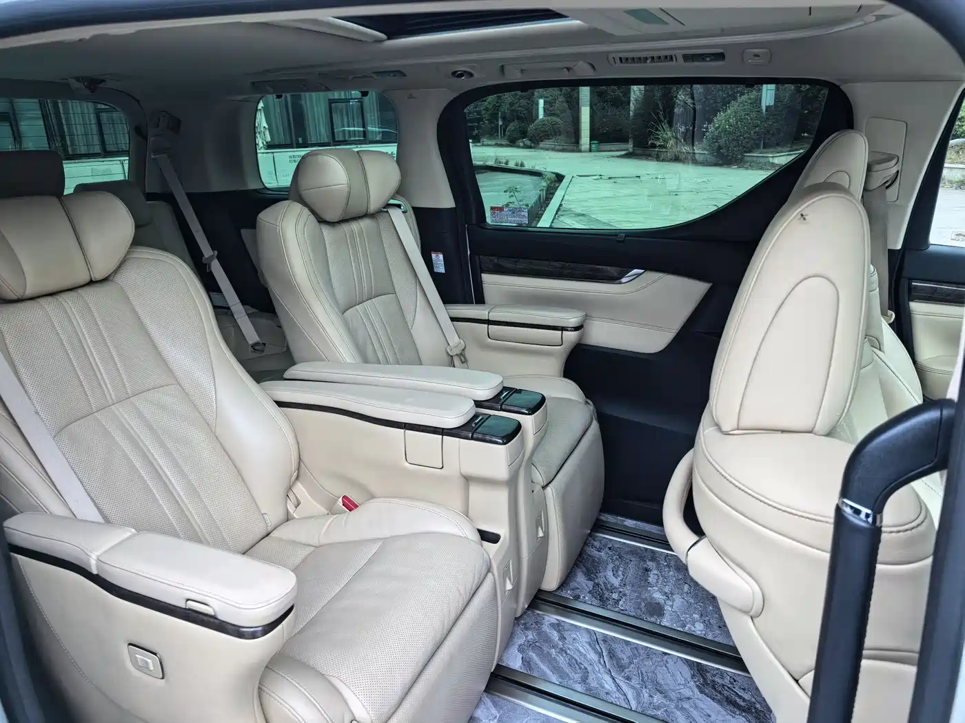 Toyota Alphard 2019 Hybrid 2.5L Premium Edition фото 5