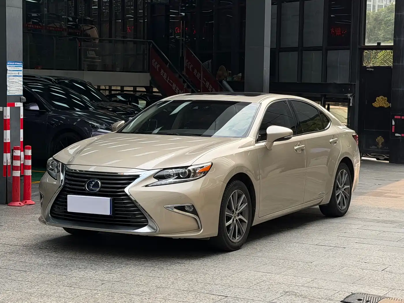 Lexus ES 2015 300h Comfort Edition
